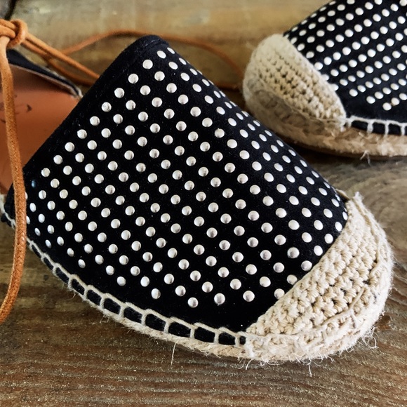 GROOVE - Picture 3 of 7